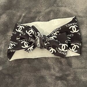 Chanel INSPIRED print. NOT authentic. Black and White Headband: Baby Girl